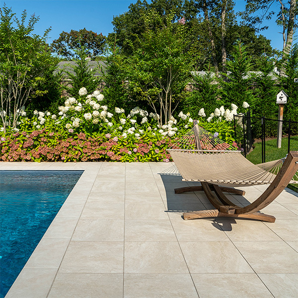 あつなり Alani Nu Cherry Twist Energy Drink 4 pack/8.4 oz cans - Beverages2u