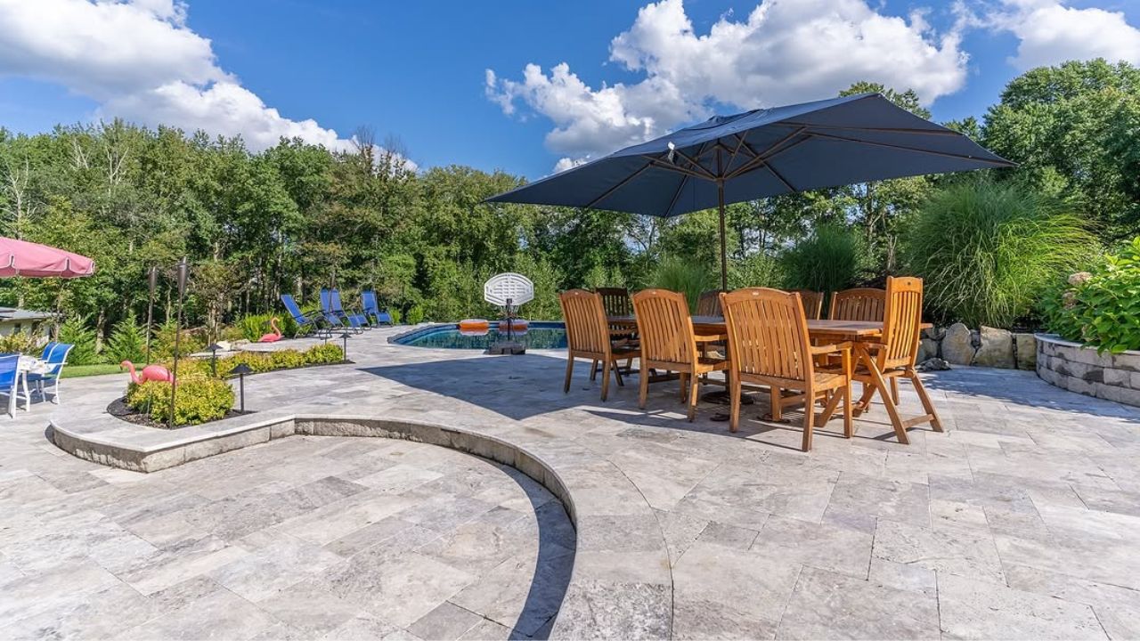 How is travertine installed for oudoor patios