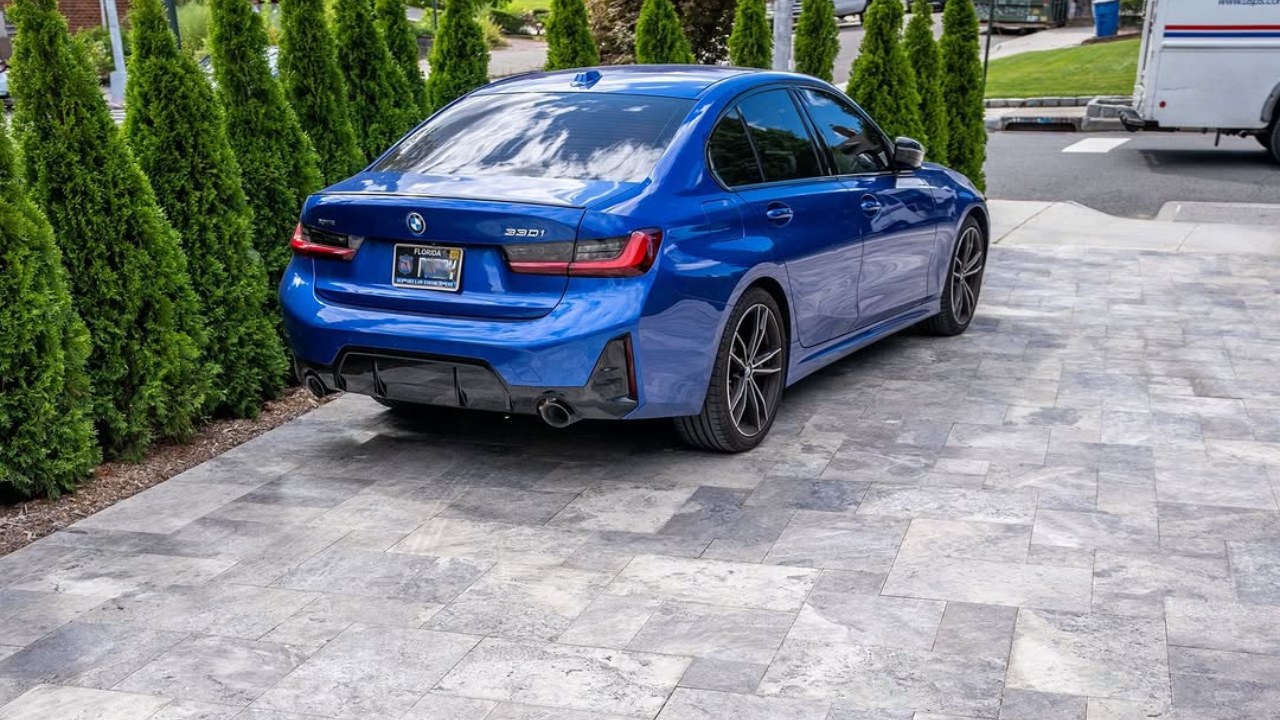 How much does it cost to pave a driveway