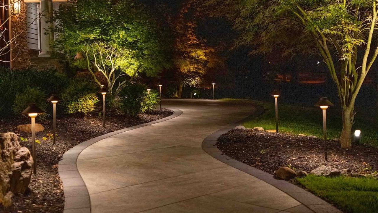 Porcelain Walway Pavers With Contrasting Border Tiles