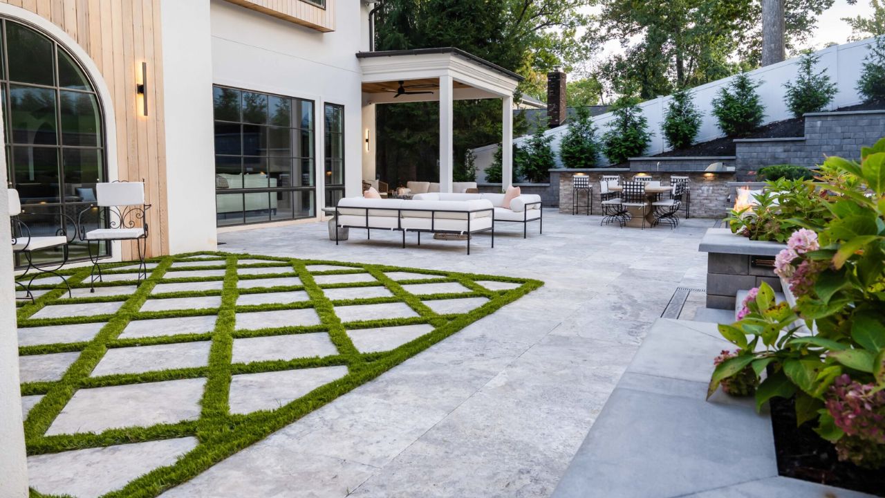 How to Choose Pavers that Enhance Modern Landscaping? Dark Pavers for Outdoor Living Space