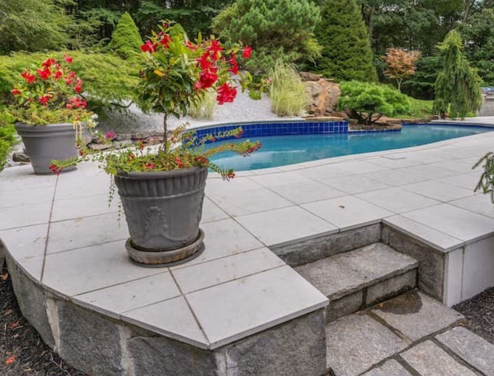 7 Stunning Modern Pool Deck Designs Using Natural Stone Honed Limestone Pool Decks