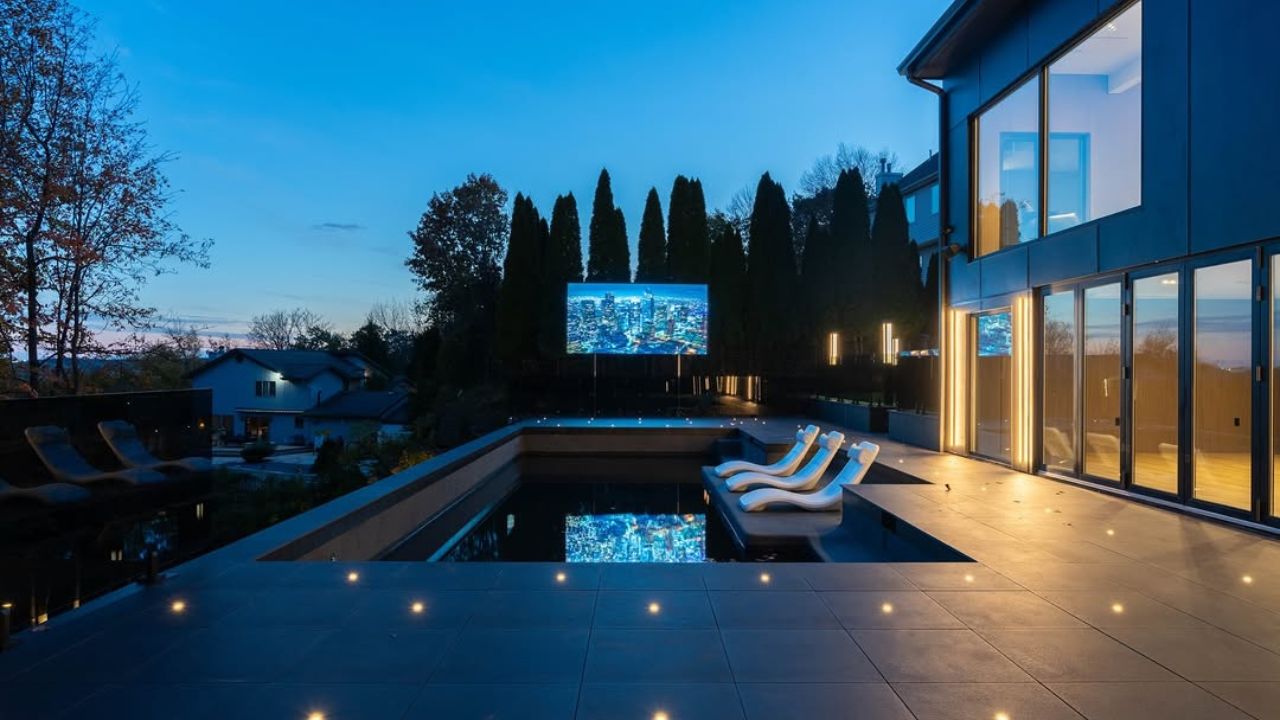 Dark Pool Coping in Porcelain