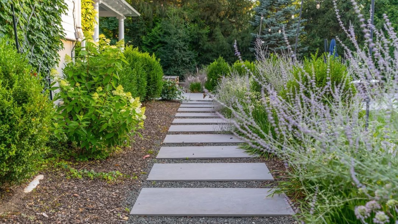 12 Outdoor Living Area Ideas Using Stone & Porcelain Pavers Garden Lounge With Stepping Stone Connections