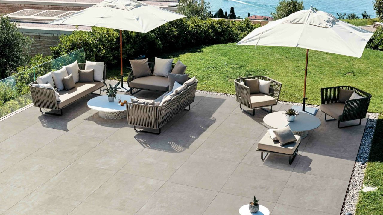 12 Modern Paver Patio Ideas For Outdoor Living Space Large Format Porcelain Pavers for Patio