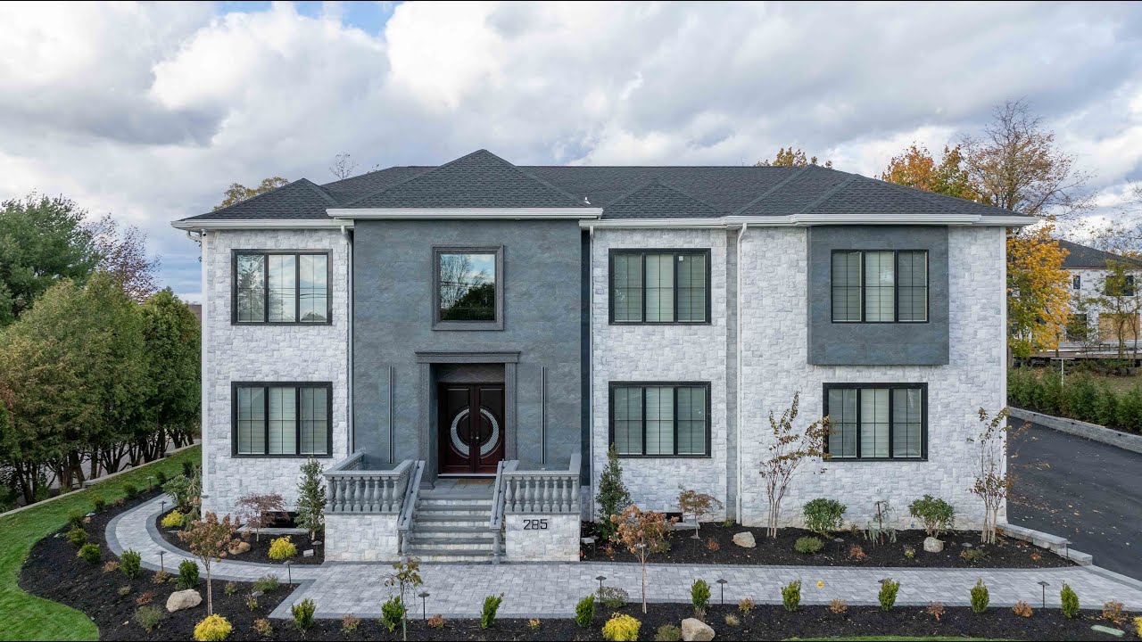 Dark Porcelain Facade with With Marble Facade Pavers