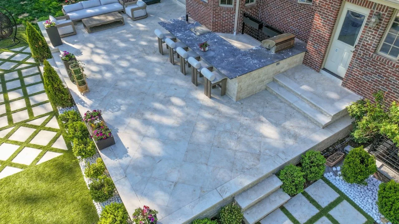Best Pavers for a Backyard With an Outdoor Kitchen