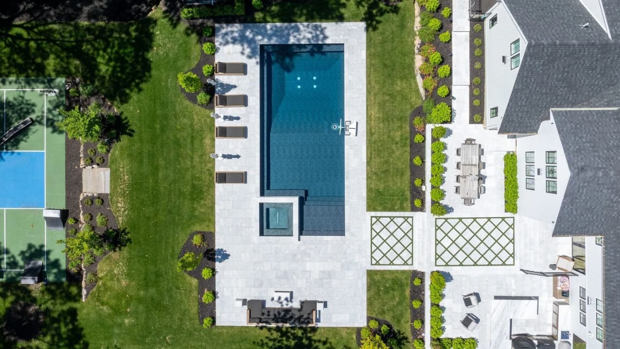 How to Choose the Right Marble Color for Your Outdoor Space