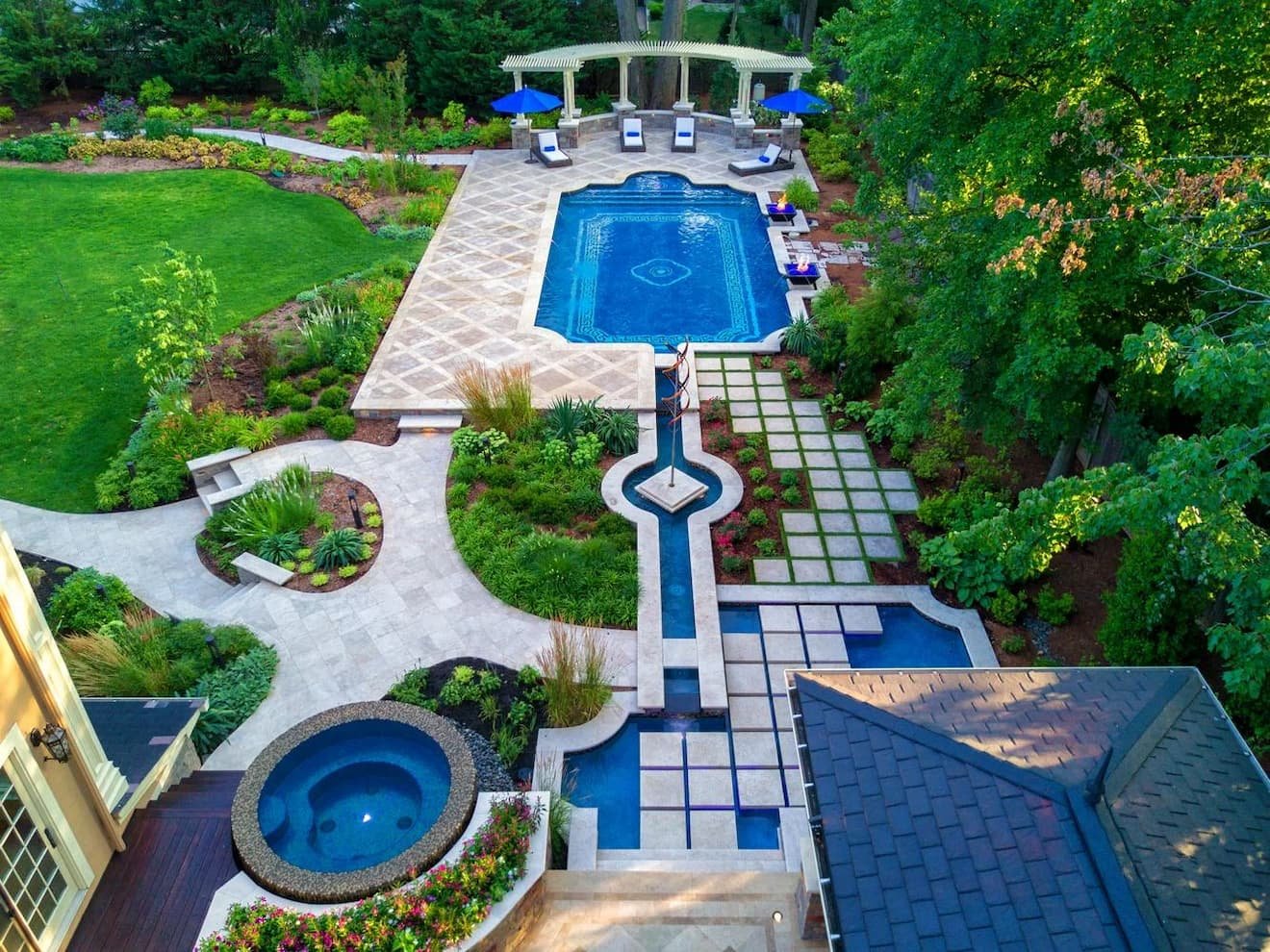 Ivory travertine and Walnut travertine pavers surrounding an outdoor swimming pool