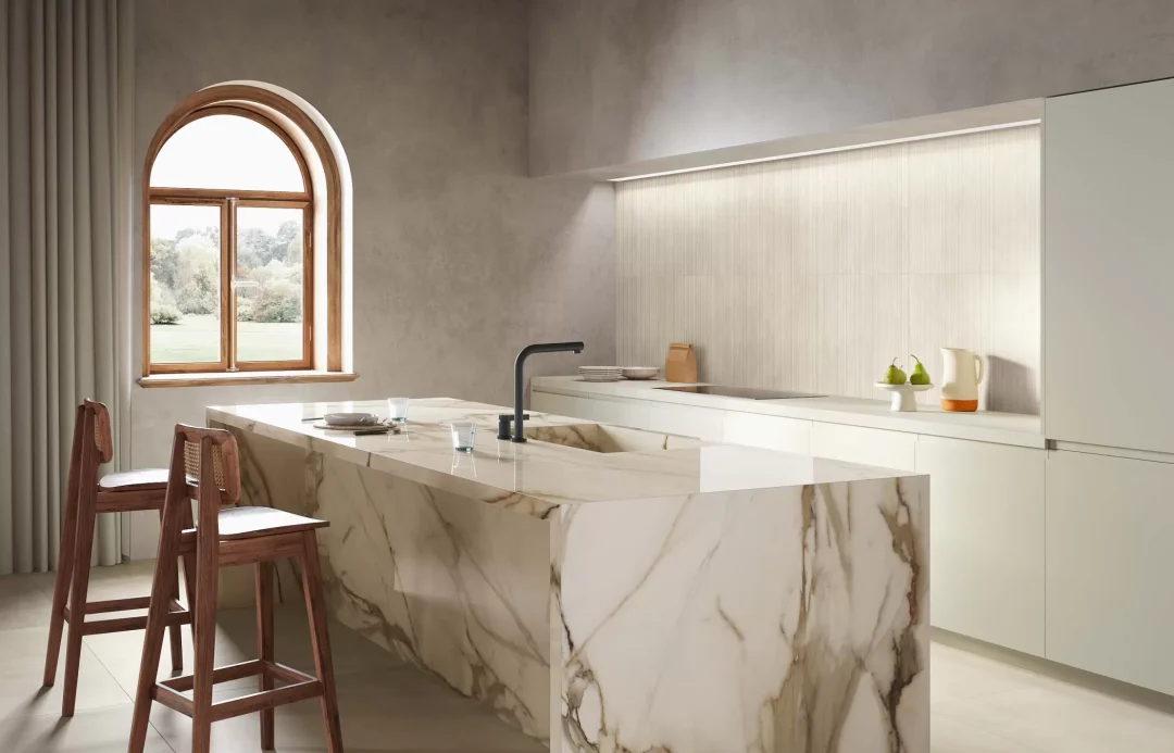NT Pavers's Calacatta Macchia Vecchia Porcelain Slab in a modern kitchen setting in Hawthorne, NJ.